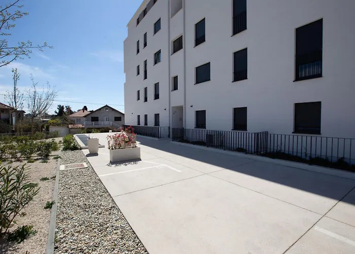 Ag Apartment With Balcony And Garage
