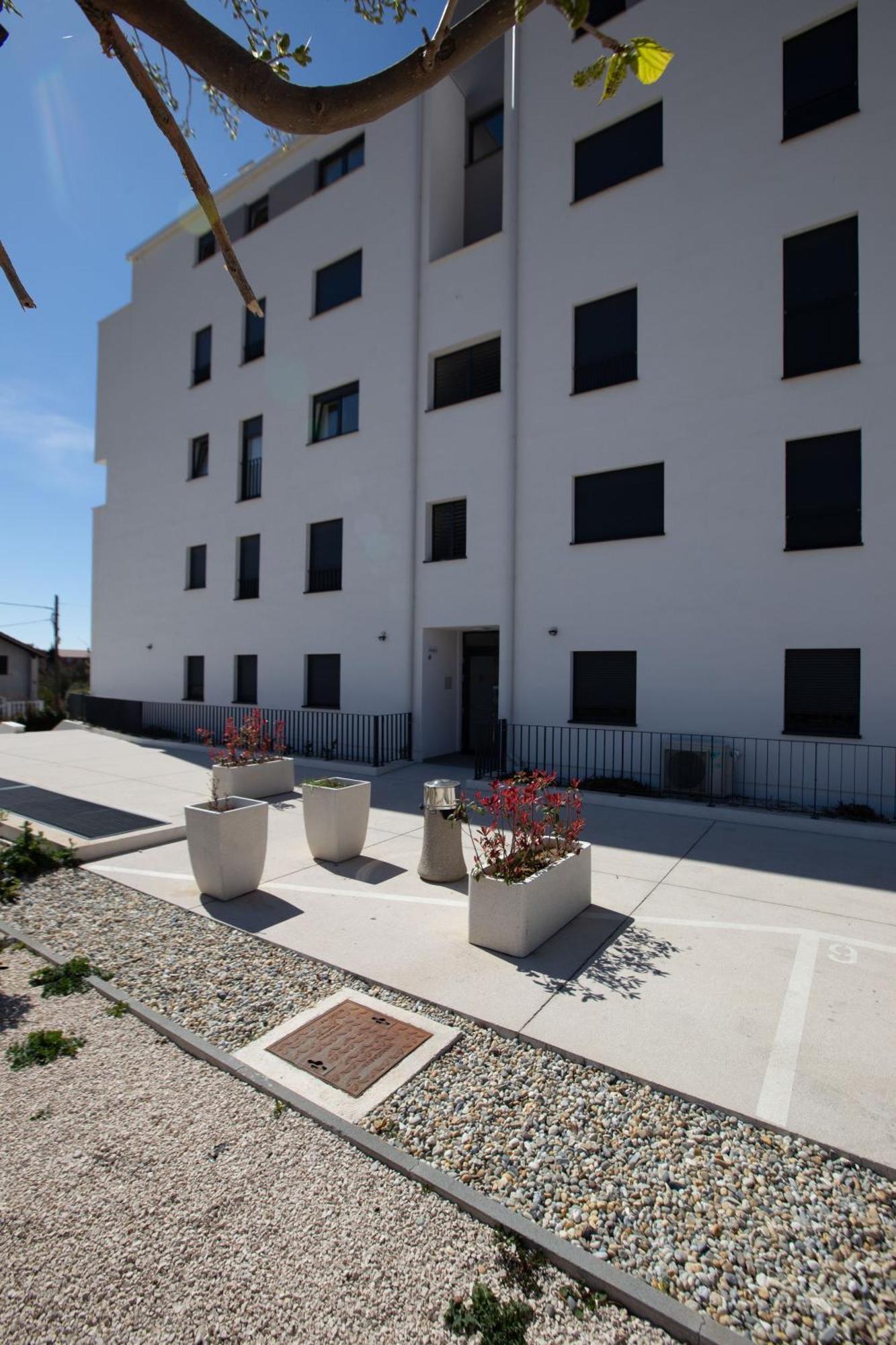 Ag With Balcony And Garage Zadar