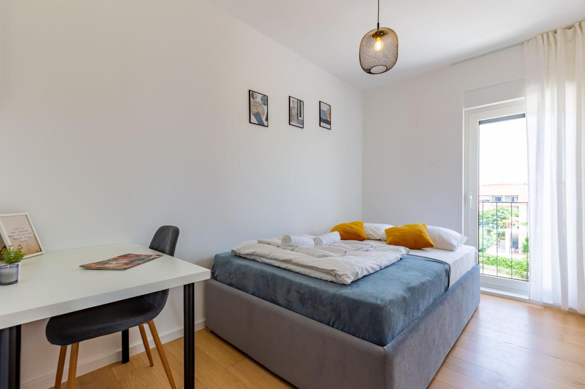 Ag With Balcony And Garage Apartamento Zadar