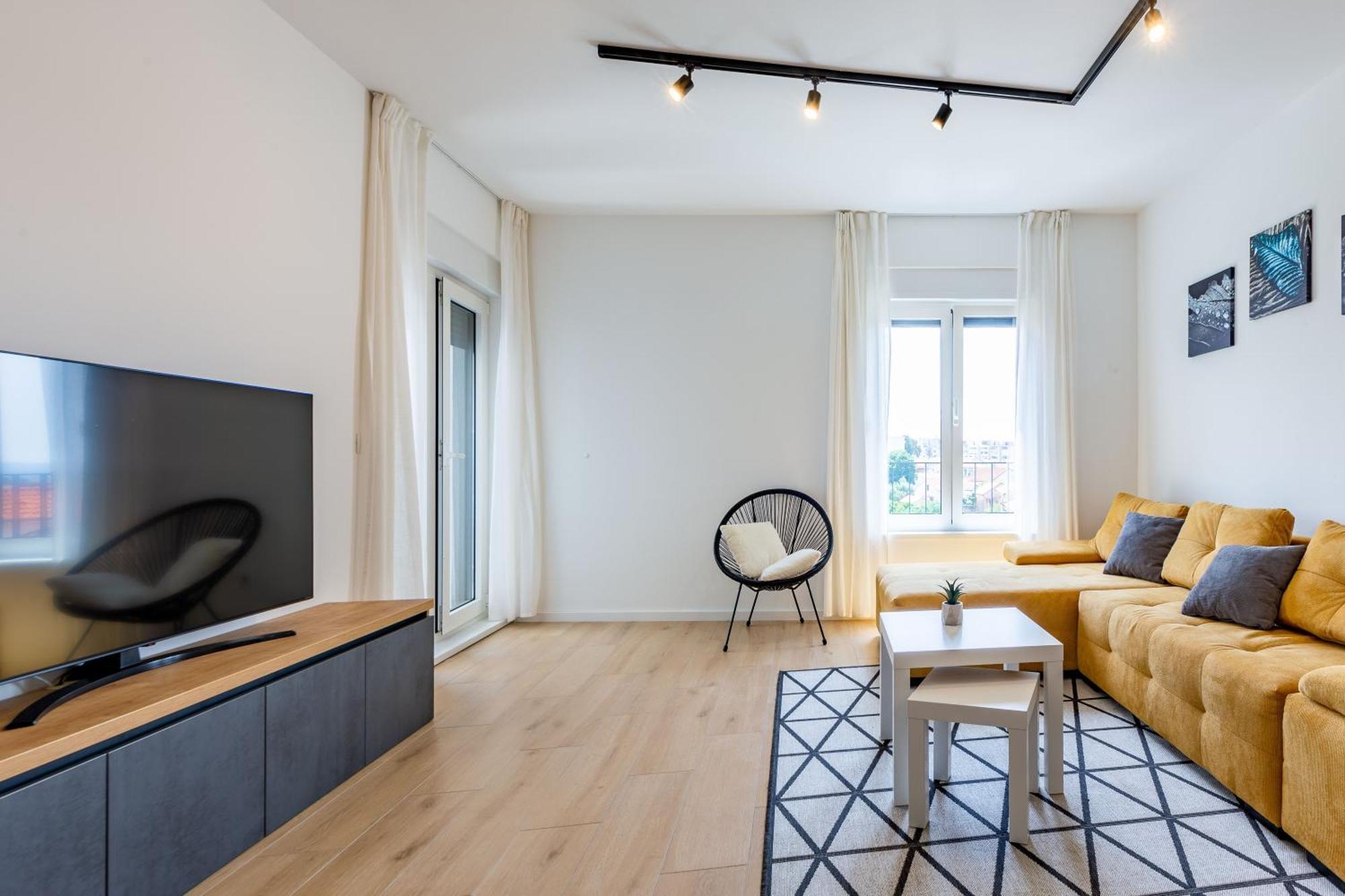 Apartamento Ag With Balcony And Garage Zadar
