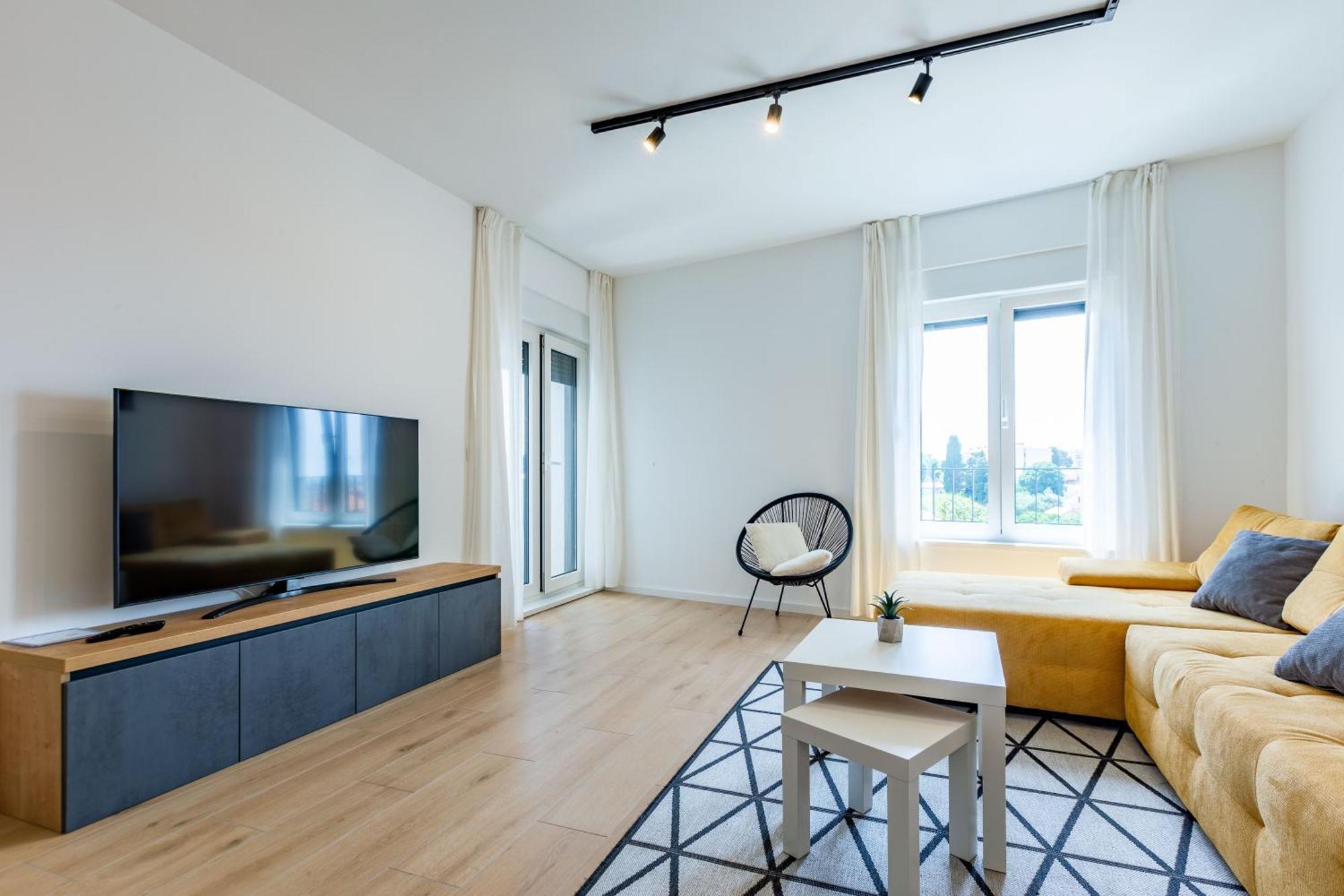 Ag With Balcony And Garage Apartamento